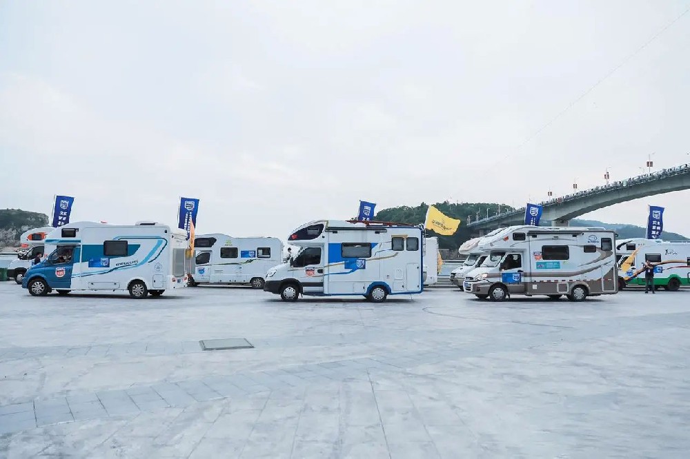 来温州过个暖冬 温州迎来各地“银发房车族”
