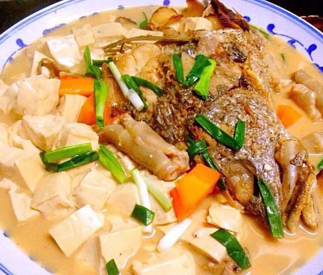 鮸鱼头烧豆腐